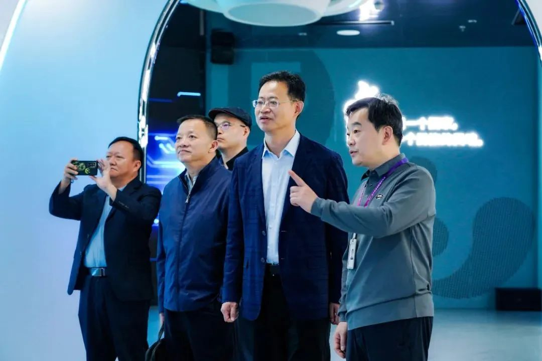 国家广电总局发展研究中心一行赴环亚集团·AG88励丰文化调研指导